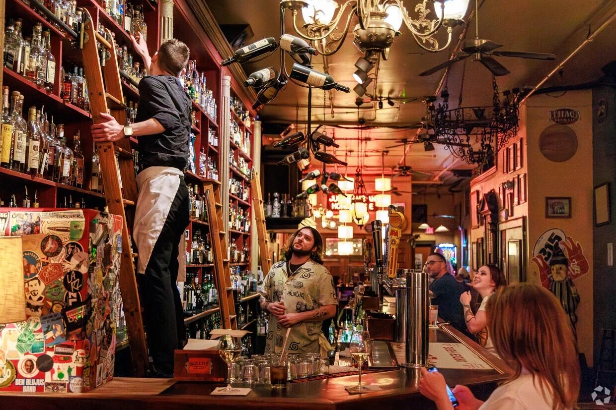 Al's Wijn- en Whiskybar