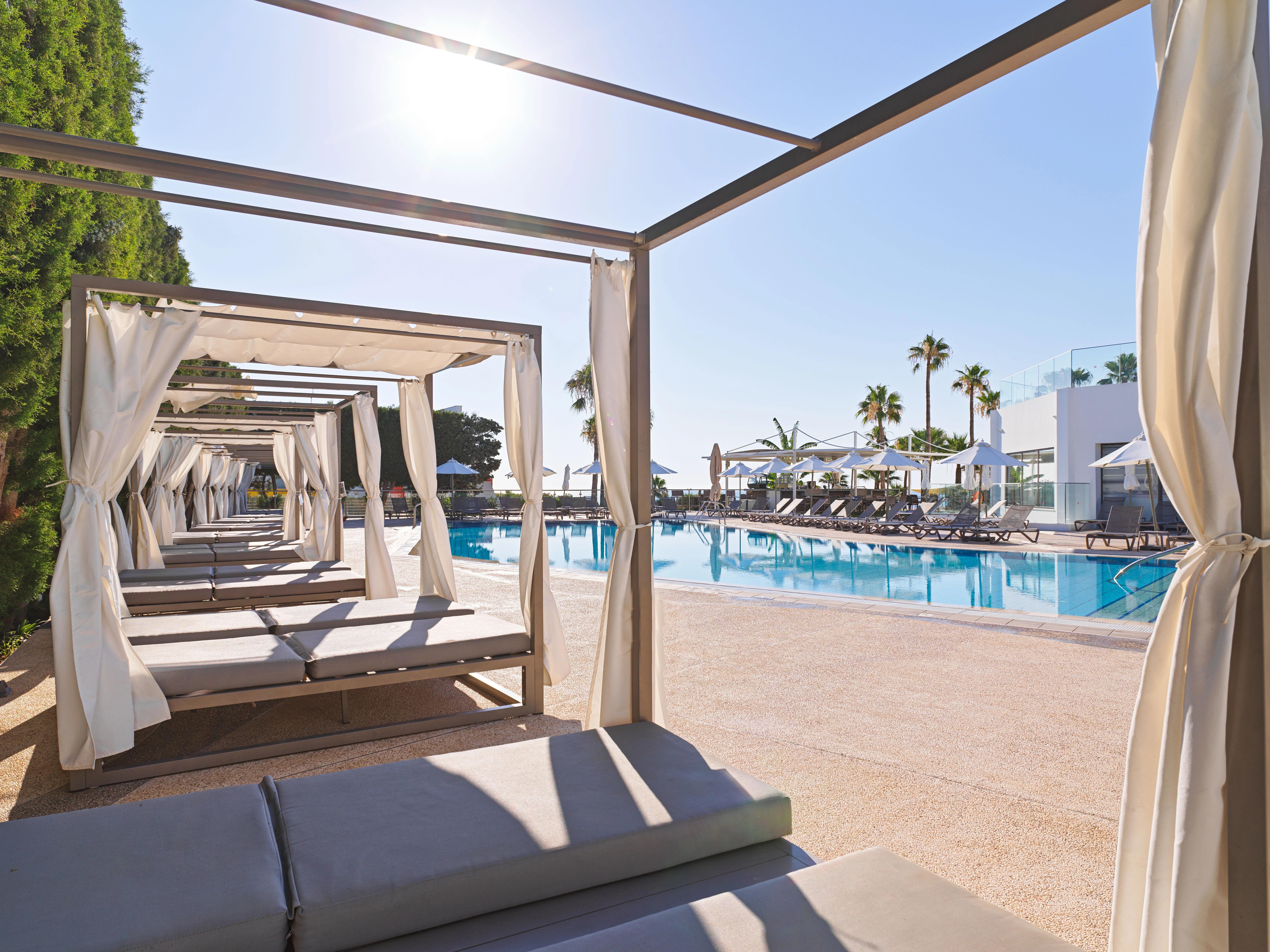 Leonardo Crystal Cove Hotel und Spa am Meer