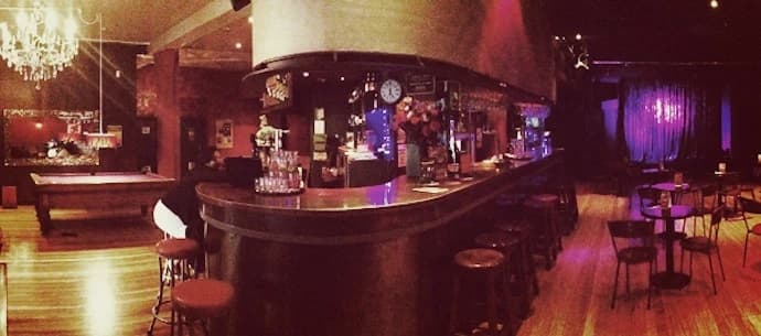 Le bar à franges