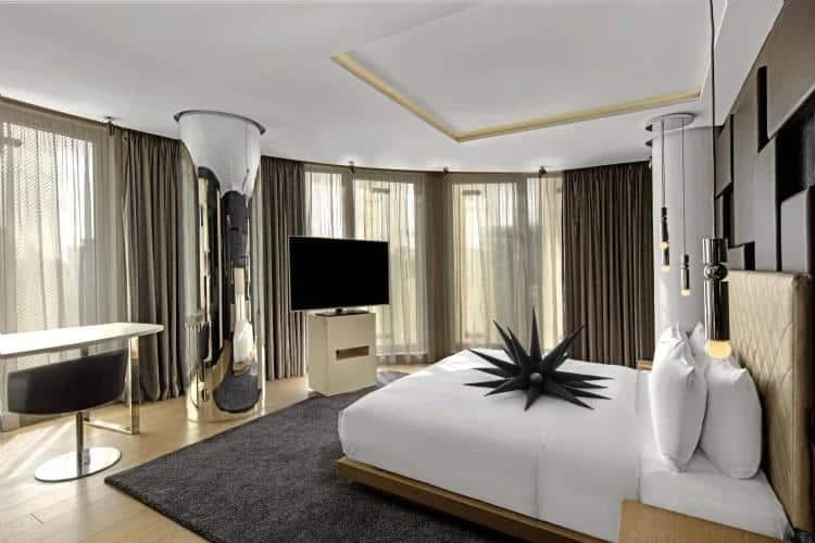 W London – Leicester Square