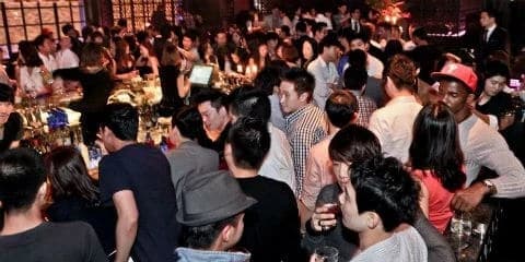 ライブDJ、カクテル、シャンパンスペシャル