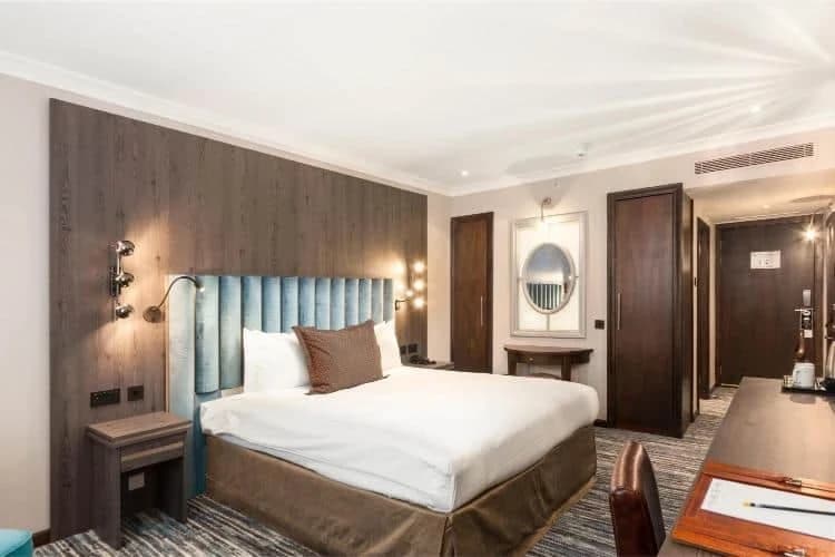 Gerichtsgebäude Hotel London