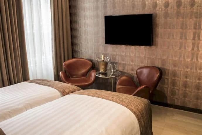 Amosa-Hotel
