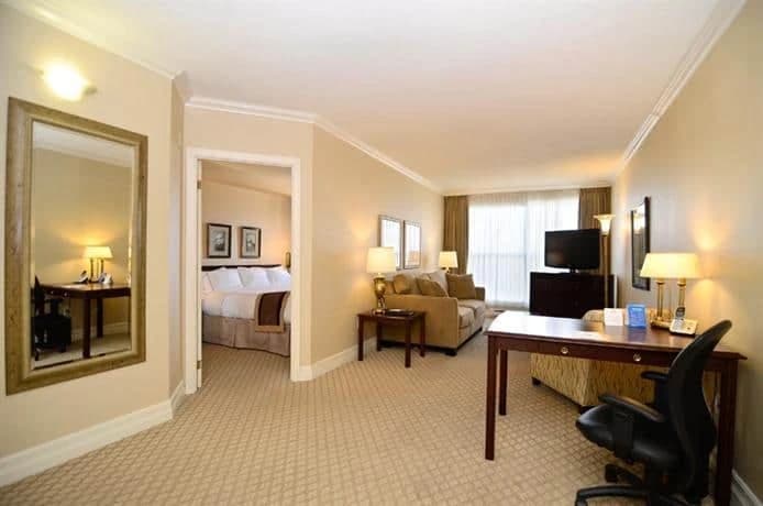 Best Western Plus Ottawa Downtown Suites