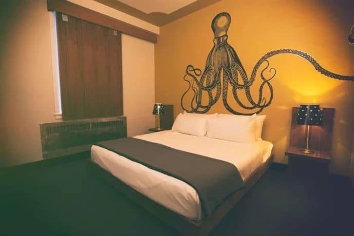 Crash Hotel in der Innenstadt von Edmonton