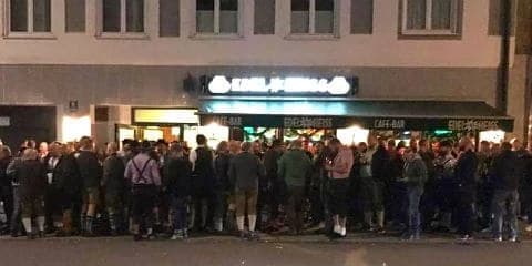 ひげの夜-ひげを生やした男性のためのビール2杯に1杯