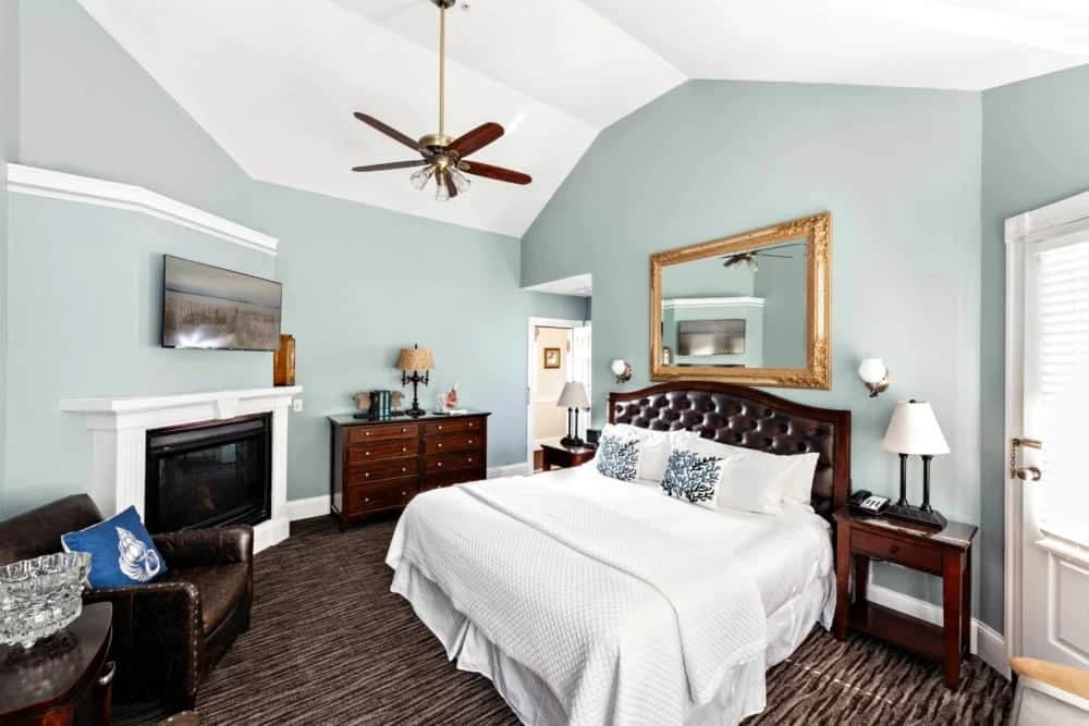 Crowne Pointe Inn