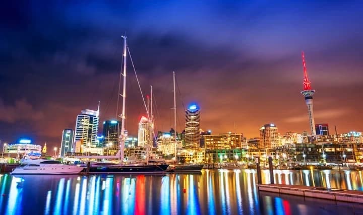 auckland-skyline-bij-nacht